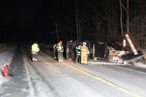 Truck Snaps Pole Near Sisters Restaurant, US209, Tamaqua, 1-19-2014 (3)