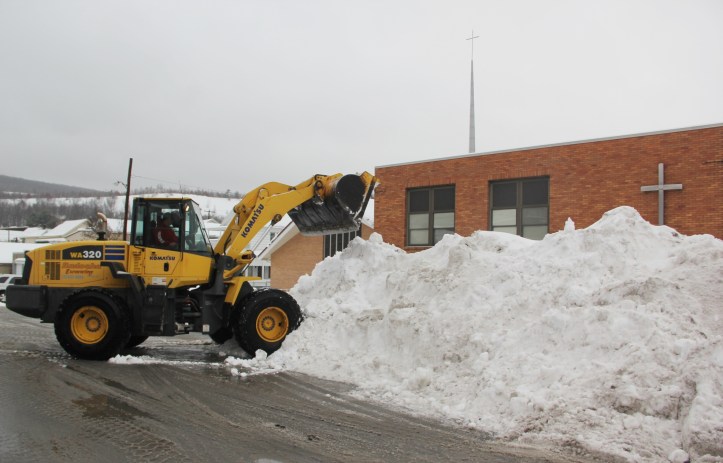 Removing Snow Next to St John's Church ,Tamaqua, 2-5-2014 (21)