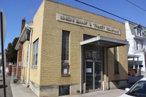 Union Bank and Trust Company Closes in New Philadelphia, 2-28-2014 (10)