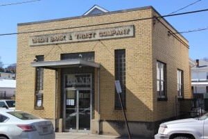 Union Bank and Trust Company Closes in New Philadelphia, 2-28-2014 (8)
