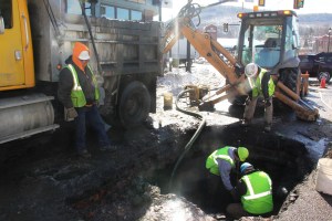 Water Main Leak, Five Points, Mauch Chunk St, Tamaqua, 2-6-2014 (20)