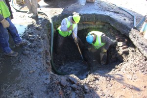 Water Main Leak, Five Points, Mauch Chunk St, Tamaqua, 2-6-2014 (7)