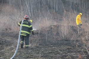 Brush Fire, Duth Hill, Tamaqua, 4-26-2014 (153)