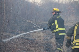 Brush Fire, Duth Hill, Tamaqua, 4-26-2014 (30)
