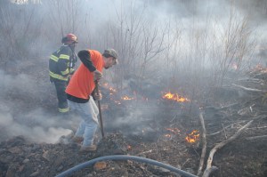 Brush Fire, Duth Hill, Tamaqua, 4-26-2014 (37)