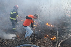 Brush Fire, Duth Hill, Tamaqua, 4-26-2014 (40)