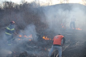 Brush Fire, Duth Hill, Tamaqua, 4-26-2014 (44)