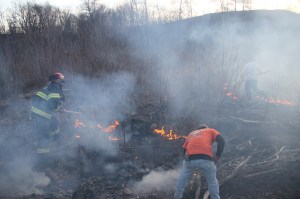 Brush Fire, Duth Hill, Tamaqua, 4-26-2014 (45)