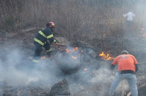 Brush Fire, Duth Hill, Tamaqua, 4-26-2014 (47)