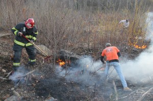 Brush Fire, Duth Hill, Tamaqua, 4-26-2014 (61)