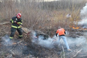 Brush Fire, Duth Hill, Tamaqua, 4-26-2014 (63)