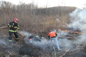 Brush Fire, Duth Hill, Tamaqua, 4-26-2014 (64)
