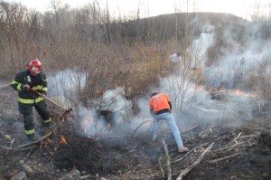 Brush Fire, Duth Hill, Tamaqua, 4-26-2014 (66)