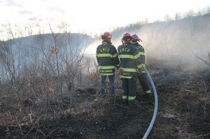 Brush Fire, Duth Hill, Tamaqua, 4-26-2014 (69)