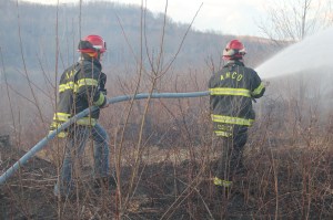 Brush Fire, Duth Hill, Tamaqua, 4-26-2014 (81)