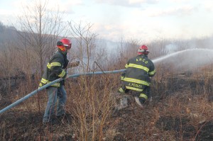 Brush Fire, Duth Hill, Tamaqua, 4-26-2014 (90)