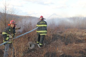 Brush Fire, Duth Hill, Tamaqua, 4-26-2014 (93)