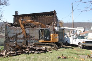 House Demolition, 3rd Street, Coaldale, 4-16-2014 (2)