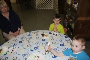 Kids Arts and Crafts, Cupcake Decorating, Communit Arts Center, Tamaqua, 4-10-2014 (1)