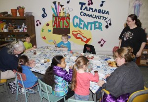 Kids Arts and Crafts, Cupcake Decorating, Communit Arts Center, Tamaqua, 4-10-2014 (10)