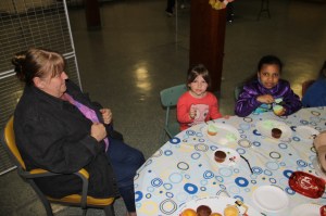 Kids Arts and Crafts, Cupcake Decorating, Communit Arts Center, Tamaqua, 4-10-2014 (2)