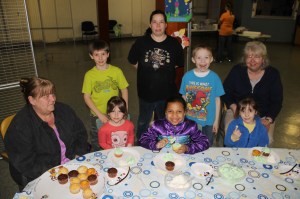 Kids Arts and Crafts, Cupcake Decorating, Communit Arts Center, Tamaqua, 4-10-2014 (4)