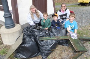S.K.I.P., Schuylkill Keep It Pretty, Cleanup, Train Station, Tamaqua, 4-26-2014 (5)