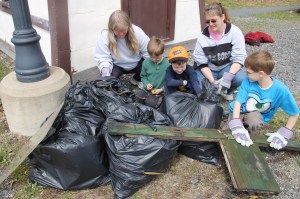 S.K.I.P., Schuylkill Keep It Pretty, Cleanup, Train Station, Tamaqua, 4-26-2014 (7)