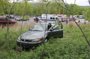 Car Up Grassy Embankment, No. 11 Hill, US209, Coaldale, 5-23-2014 (29)