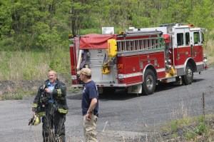 Car Up Grassy Embankment, No. 11 Hill, US209, Coaldale, 5-23-2014 (4)