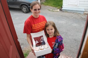 Delivering Cupcakes to Friends, Dutch Hill, Tamaqua, 5-5-2014 (5)