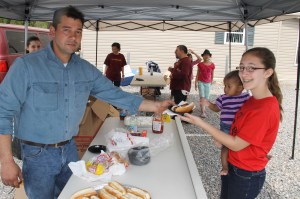 Feed the Need, New Life Assembly of God Church, Tamaqua, 5-10-2014 (25)