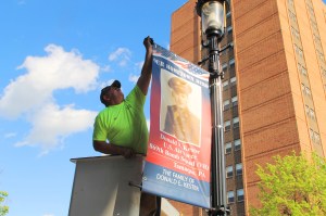 Putting Last of Hero Banners Up in Tamaqua, 5-26-2014 (117)
