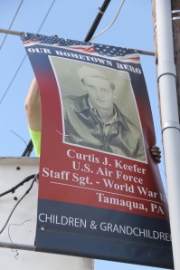 Putting Last of Hero Banners Up in Tamaqua, 5-26-2014 (23)