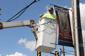 Putting Last of Hero Banners Up in Tamaqua, 5-26-2014 (27)