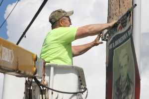 Putting Last of Hero Banners Up in Tamaqua, 5-26-2014 (39)