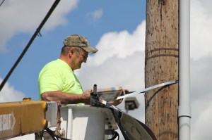 Putting Last of Hero Banners Up in Tamaqua, 5-26-2014 (64)
