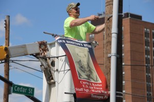 Putting Last of Hero Banners Up in Tamaqua, 5-26-2014 (87)