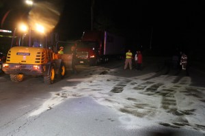 Responders Clean Up Fuel Spill from Tractor Trailer in Hometown, 5-15-2014 (4)