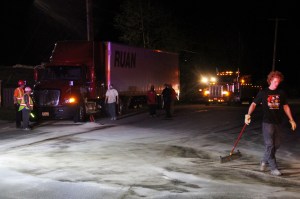 Responders Clean Up Fuel Spill from Tractor Trailer in Hometown, 5-15-2014 (46)