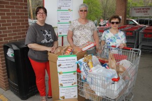 Tamaqua Rotary Club Food Drive, Boyers Food Market, Tamaqua, 5-10-2014 (3)