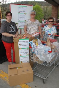Tamaqua Rotary Club Food Drive, Boyers Food Market, Tamaqua, 5-10-2014 (4)