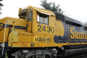 Train Traveling Through Clamtown, 5-10-2014 (12)