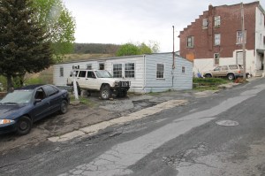 Truck Snaps Pole after Losing Breaks on Cherry Street, Tamaqua, 5-10-2014 (5)