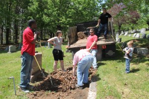 Volunteers Cleaning Odd Fellow's Cemetery, Tamaqua, 5-11-2014 (11)