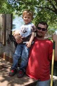 Volunteers Cleaning Odd Fellow's Cemetery, Tamaqua, 5-11-2014 (23)