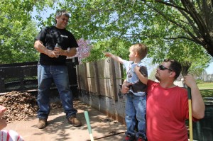 Volunteers Cleaning Odd Fellow's Cemetery, Tamaqua, 5-11-2014 (25)