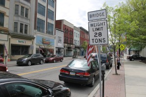 Weight Limit 28 Tons Bridge Sign, West Broad Street, Tamaqua, 5-18-2014 (1)