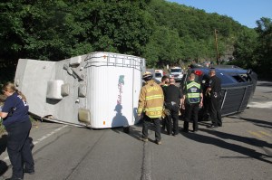 Overturned Camper, SUV, Bottom of Hometown Hill, SR309, Tamaqua, 6-18-2014 (14)