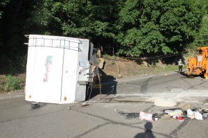 Overturned Camper, SUV, Bottom of Hometown Hill, SR309, Tamaqua, 6-18-2014 (45)